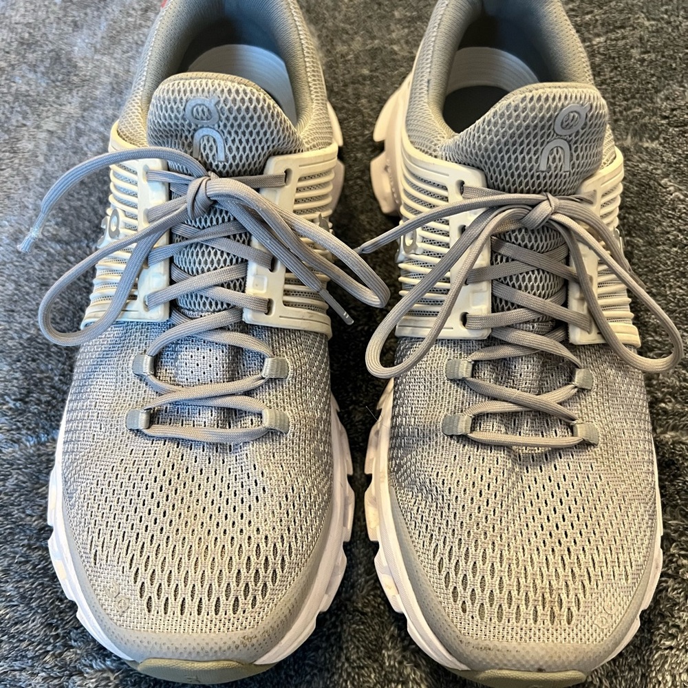 Women’s On Cloud size 8